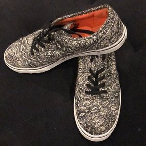 Vans off the wall size 6